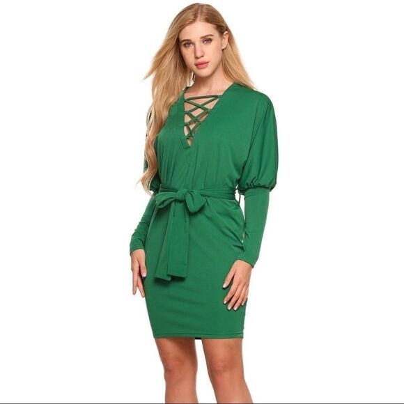 Just in! Emerald Green lace V Puff Sleeve Dress! - Picture 1 of 8